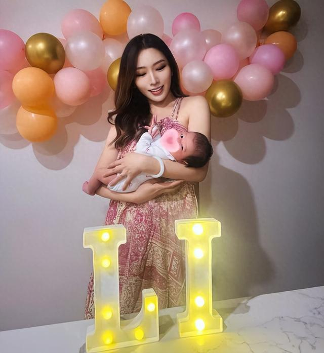 李弘权一家近照，24岁成巨星，妻子是白富美教师，顶薪没悬念了|上海队|cba联赛|上海男篮|NCAA|nba_新浪体育_新浪新闻